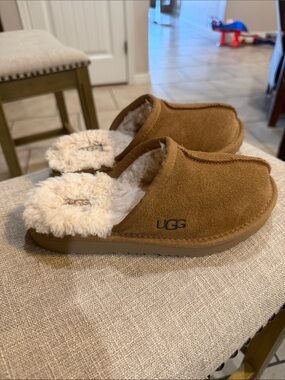 UGG Kids Chestnut Brown Shearling-Lined Slip-On Clogs